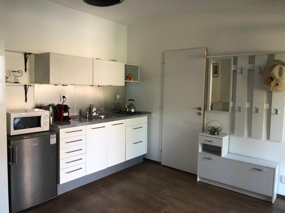 Apartman U Jezirka Velke Prilepy Exterior photo