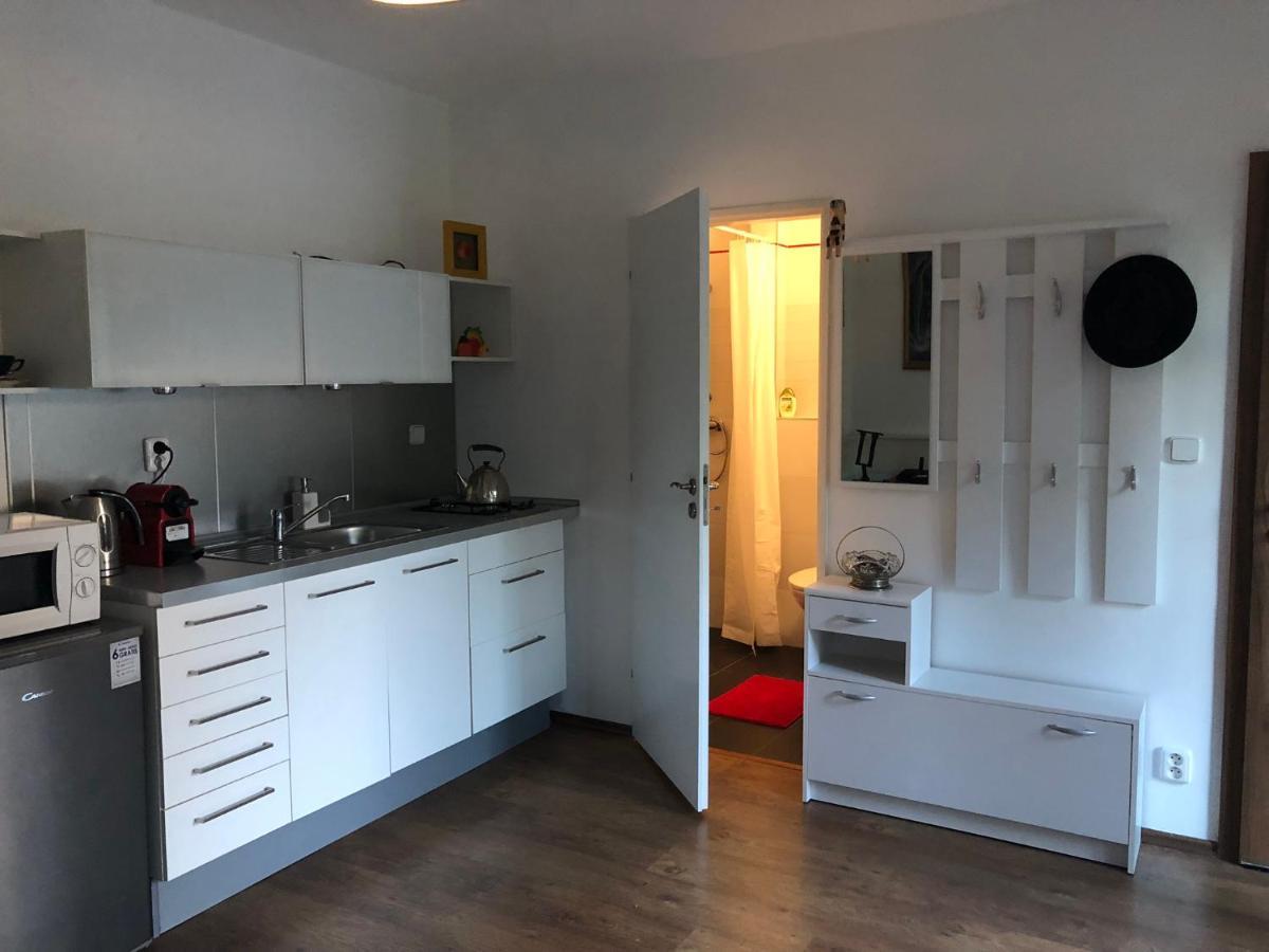 Apartman U Jezirka Velke Prilepy Exterior photo